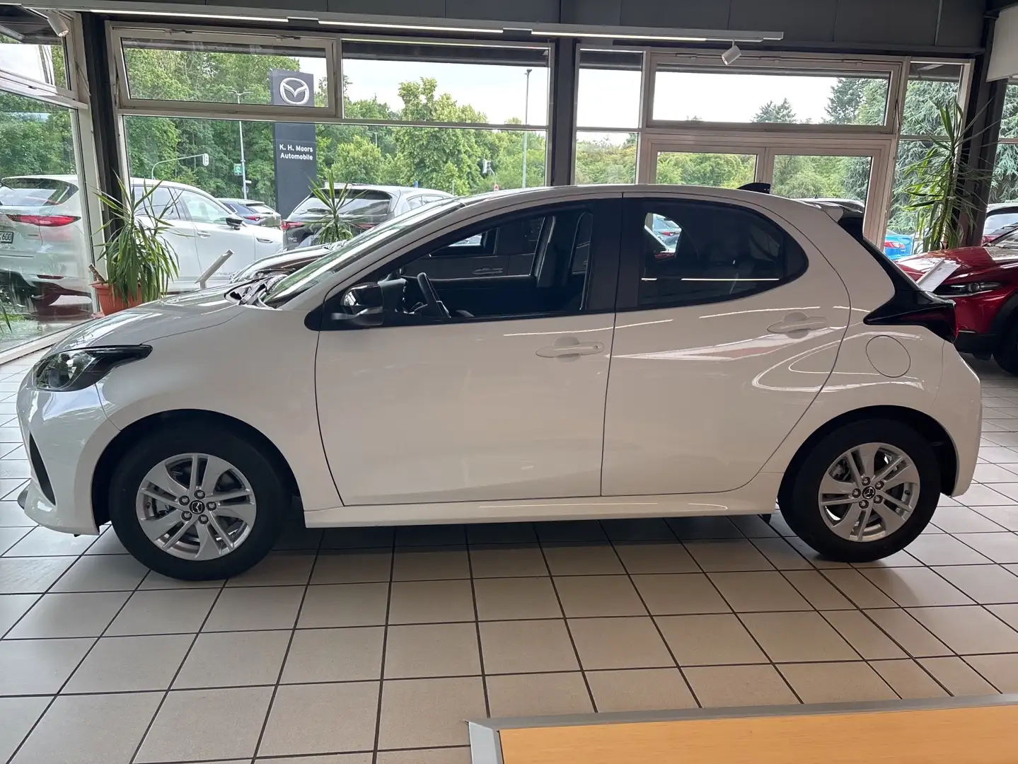 Mazda 2 Hybrid Centre-Line 1.5L Hybrid VVT-i Wit - 2