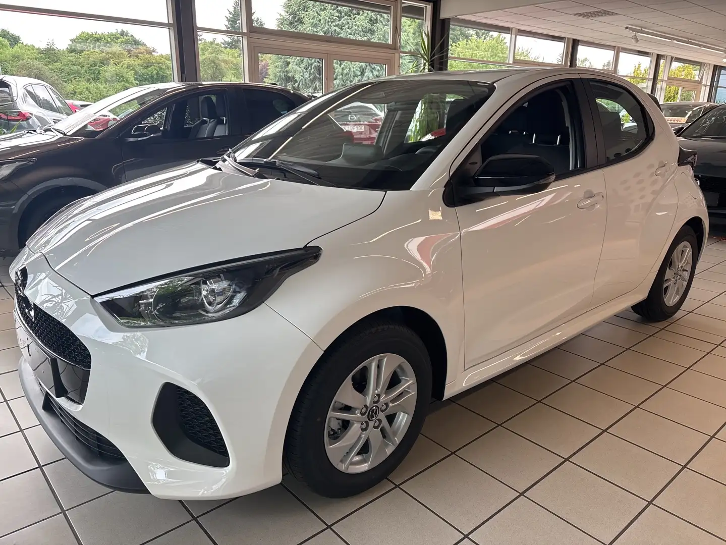 Mazda 2 Hybrid Centre-Line 1.5L Hybrid VVT-i Wit - 1