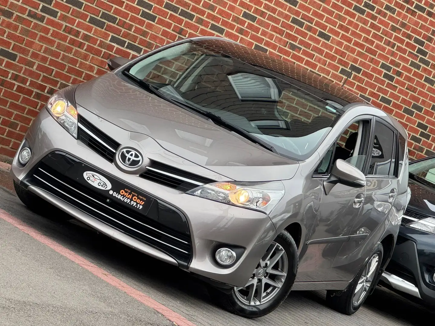 Toyota Verso // 7 PL AUTOMATIQUE // PARFAIT ÉTAT // Zilver - 1