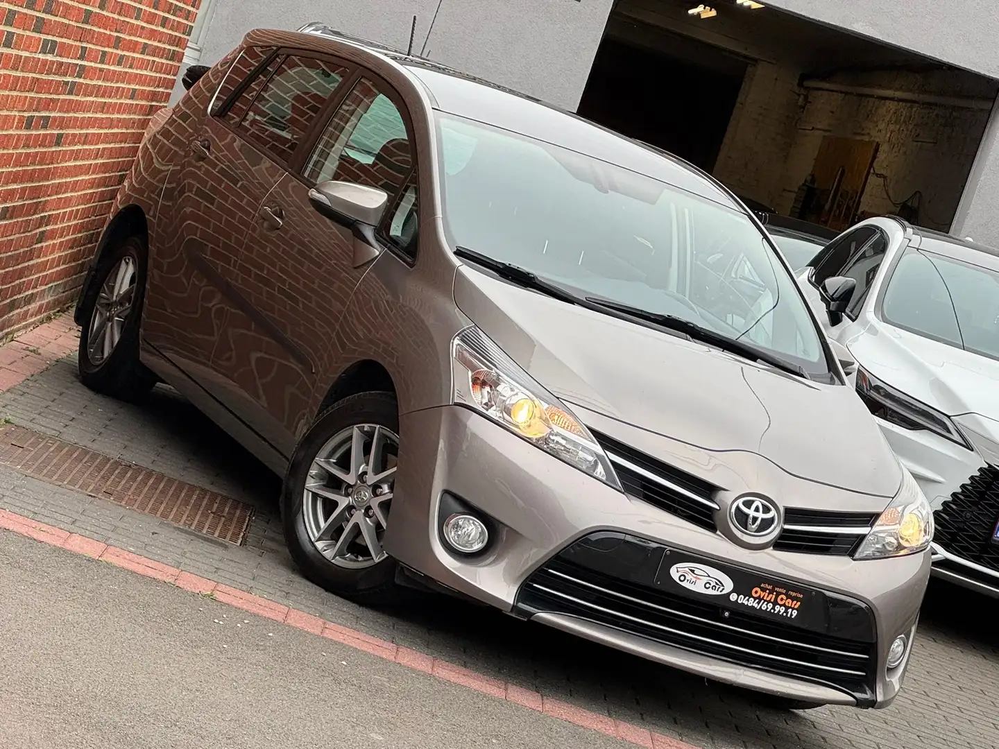 Toyota Verso // 7 PL AUTOMATIQUE // PARFAIT ÉTAT // Zilver - 2