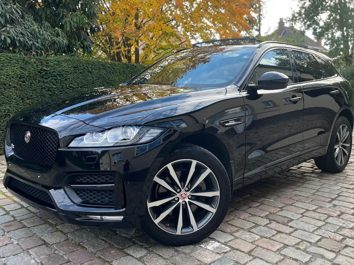 Jaguar F-Pace 2.0 T AWD R-Sport Business Edition ## 66000 km ## Zwart - 1