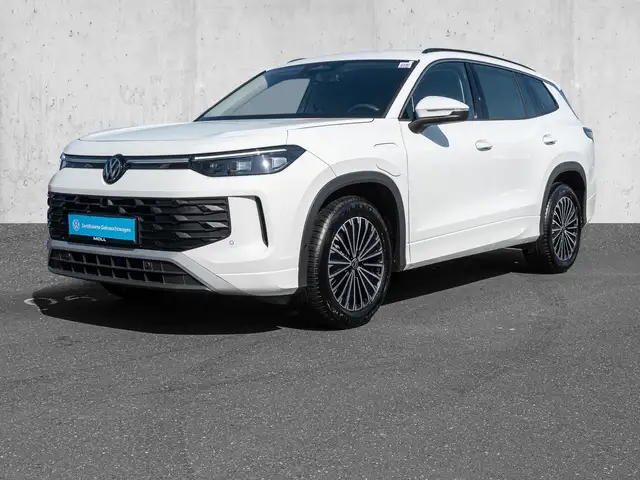 Volkswagen Tayron view 2