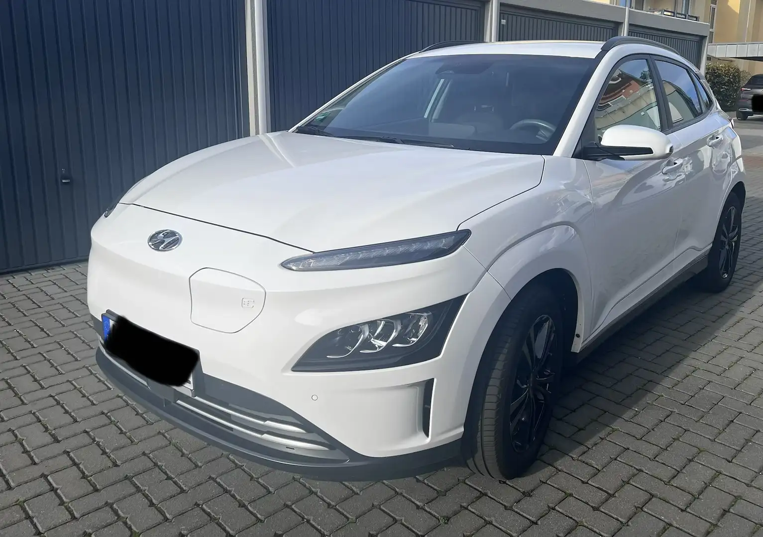 Hyundai KONA Trend 8-fach bereift, Wärmepumpe, Rückfahrkamera Weiß - 1