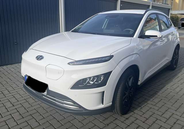 Imagine Hyundai KONA Trend 8-fach bereift, Wärmepumpe, Rückfahrkamera