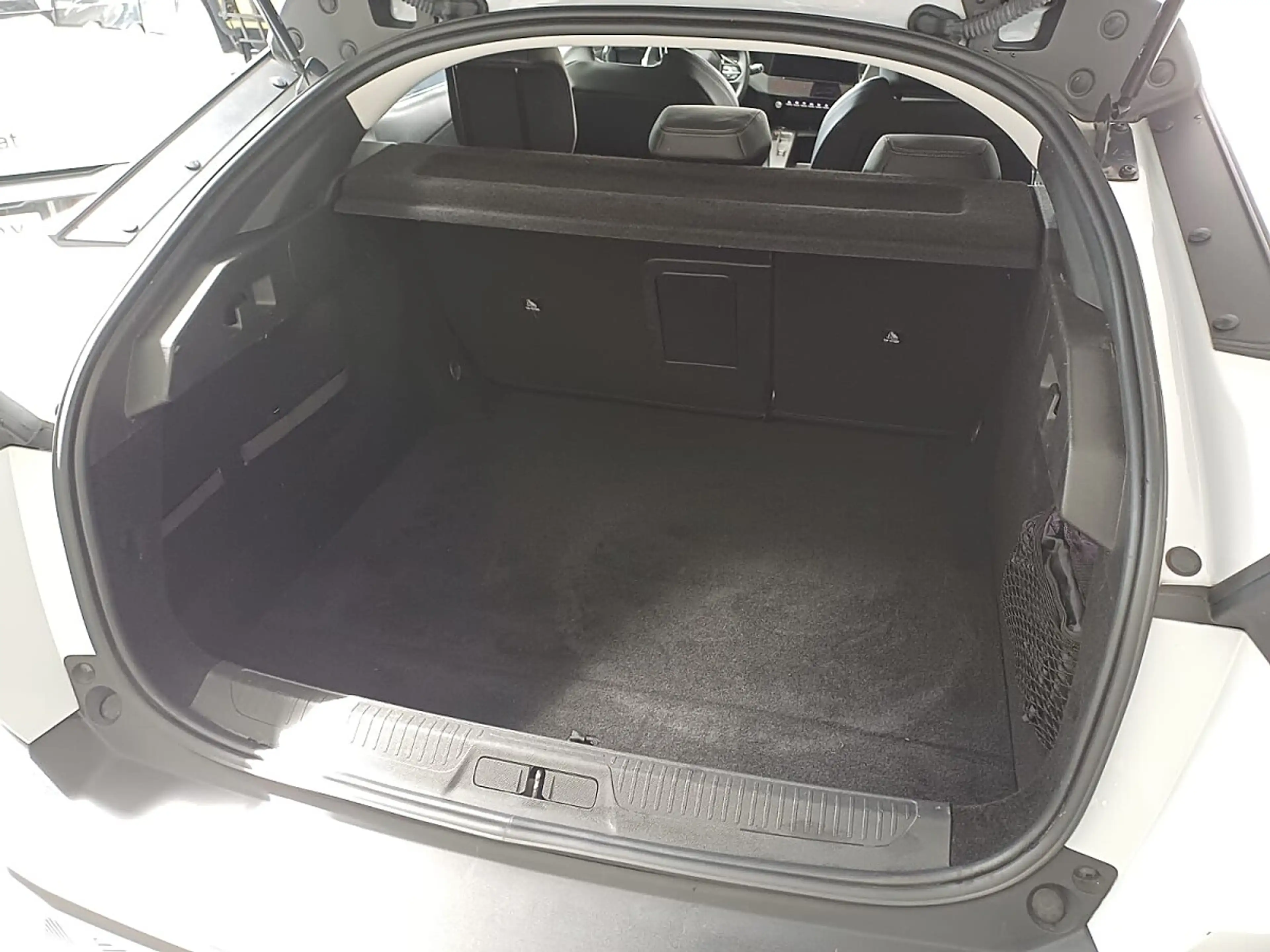 Peugeot 408 PureTech 130 S&S EAT8 Allure Pack — photo 7