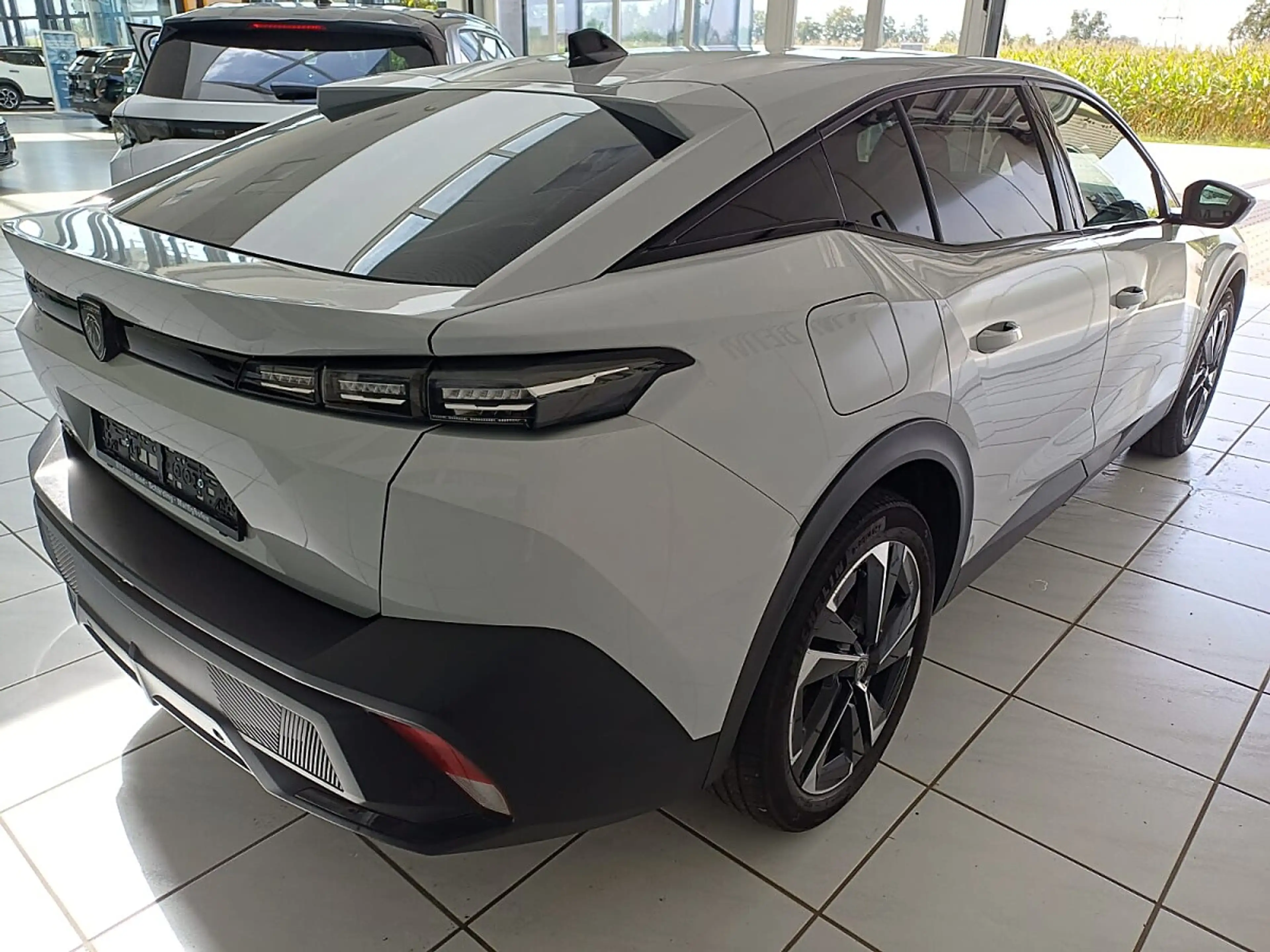 Peugeot 408 PureTech 130 S&S EAT8 Allure Pack — photo 9