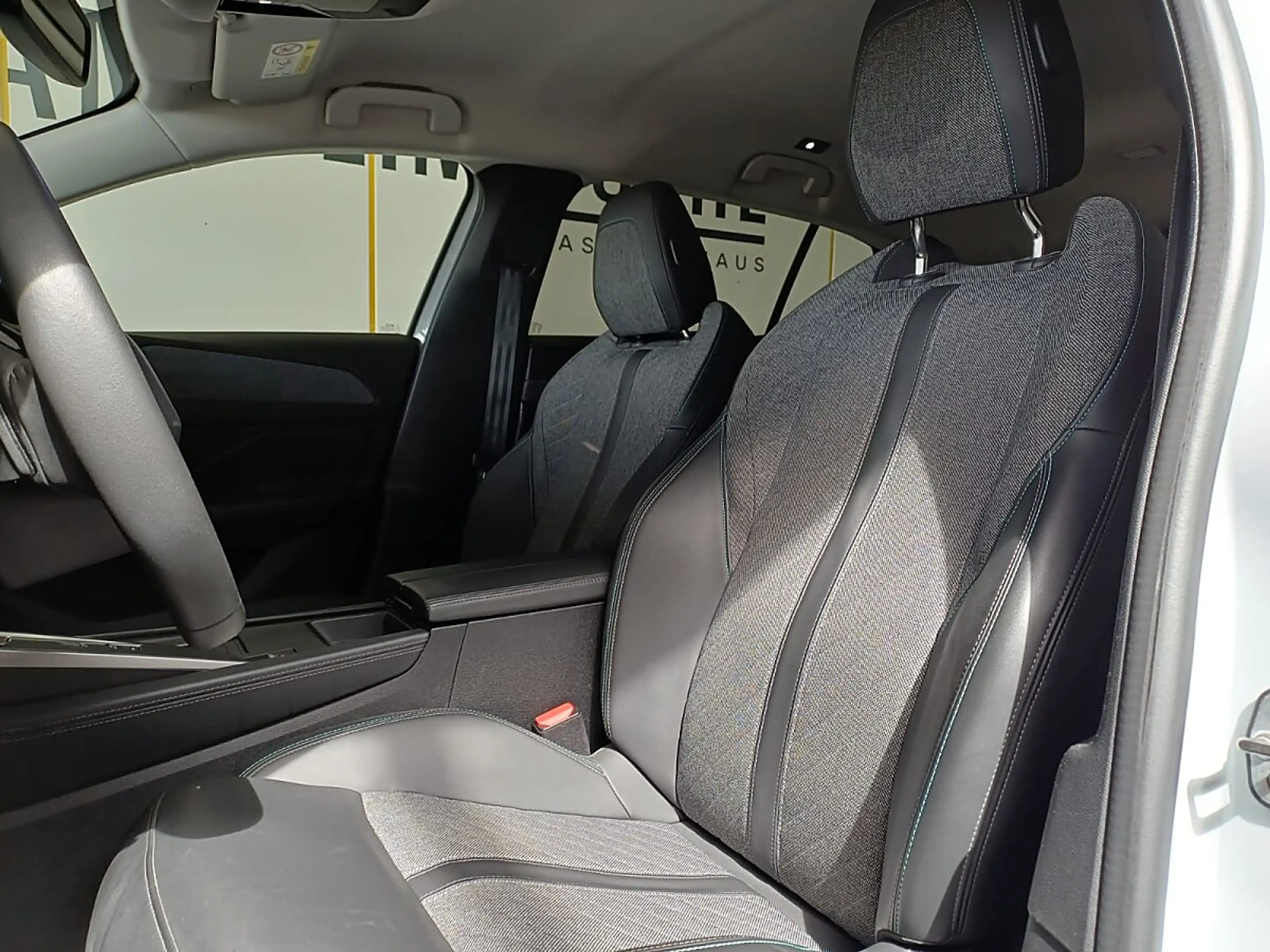 Peugeot 408 PureTech 130 S&S EAT8 Allure Pack — photo 12