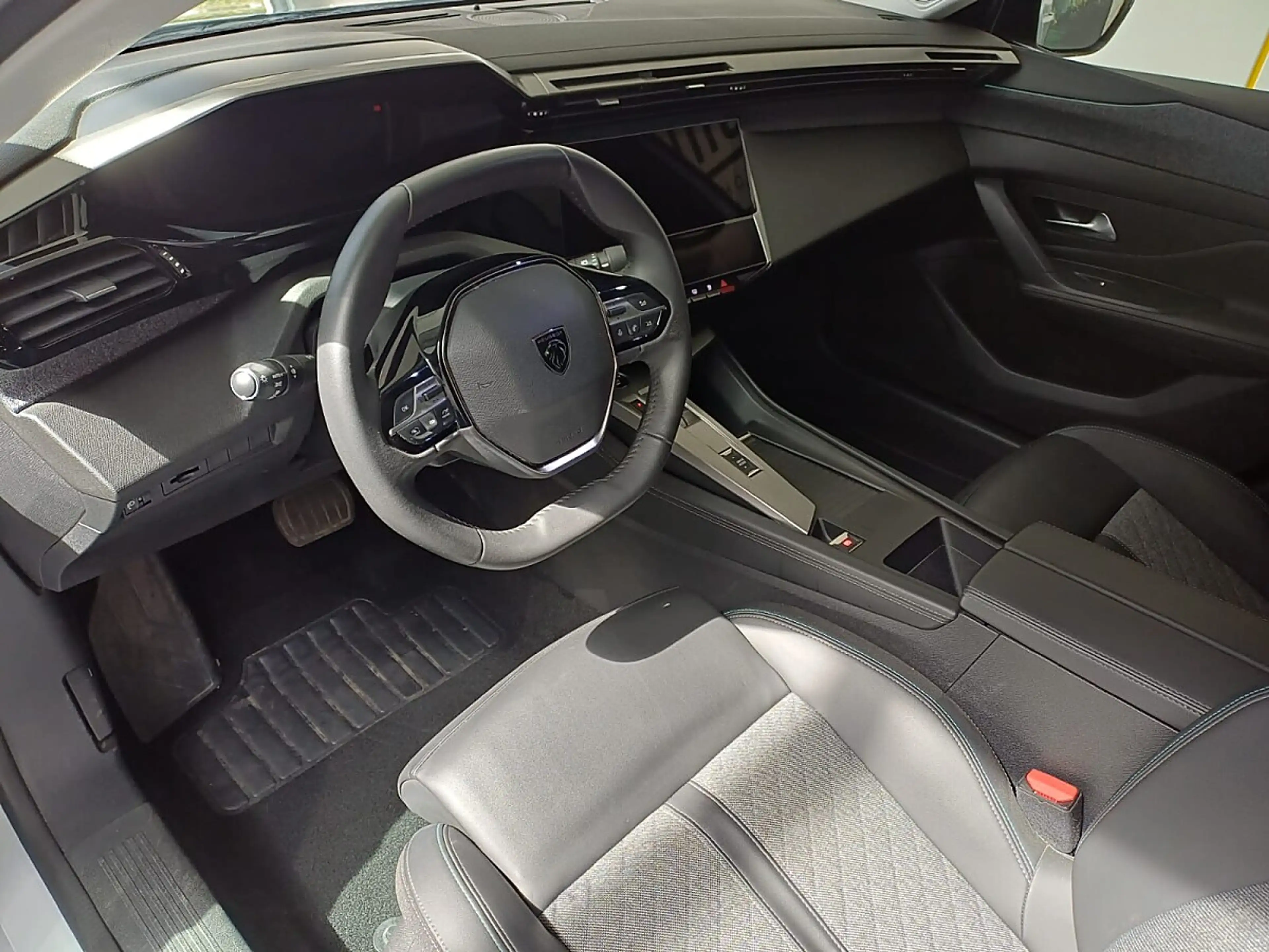 Peugeot 408 PureTech 130 S&S EAT8 Allure Pack — photo 14