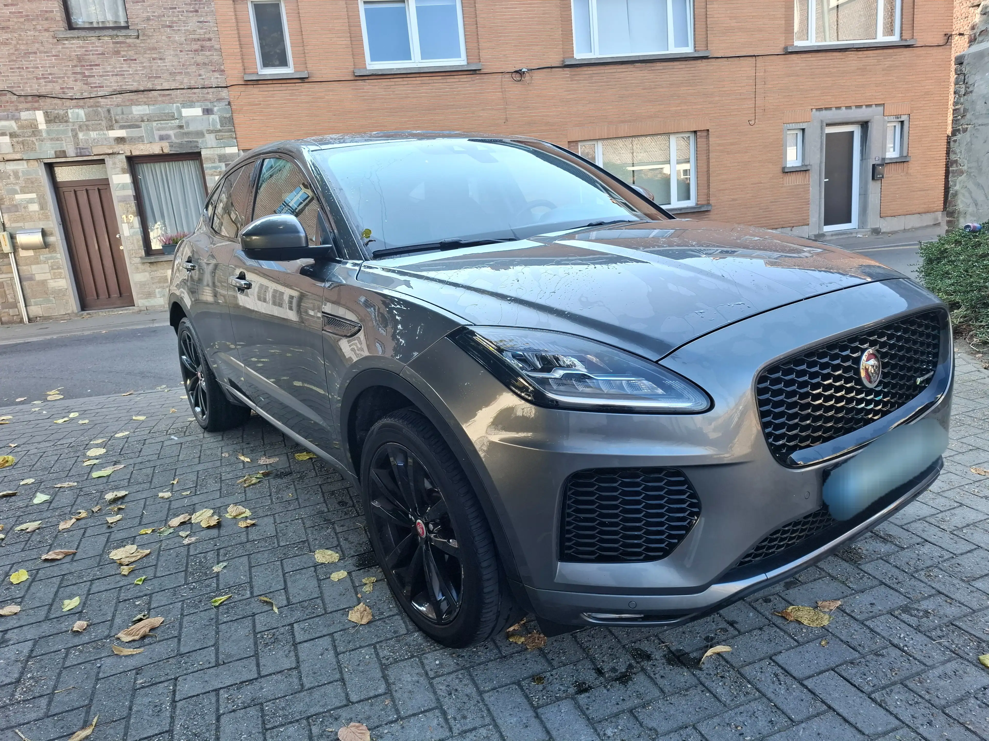 Jaguar E-Pace E-Pace 2.0 D AWD R-Dynamic TRÈS PROPRE — photo 3