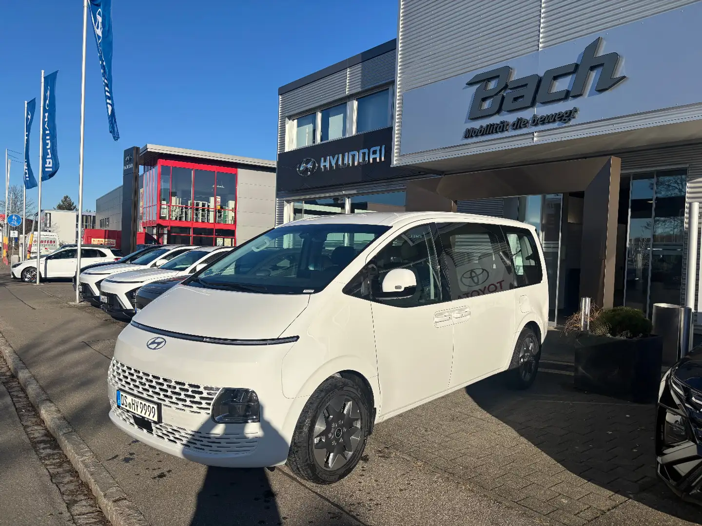 Hyundai STARIA 9-Sitzer  HEV 1.6 T-GDI (225PS) 6-A Navi Weiß - 1