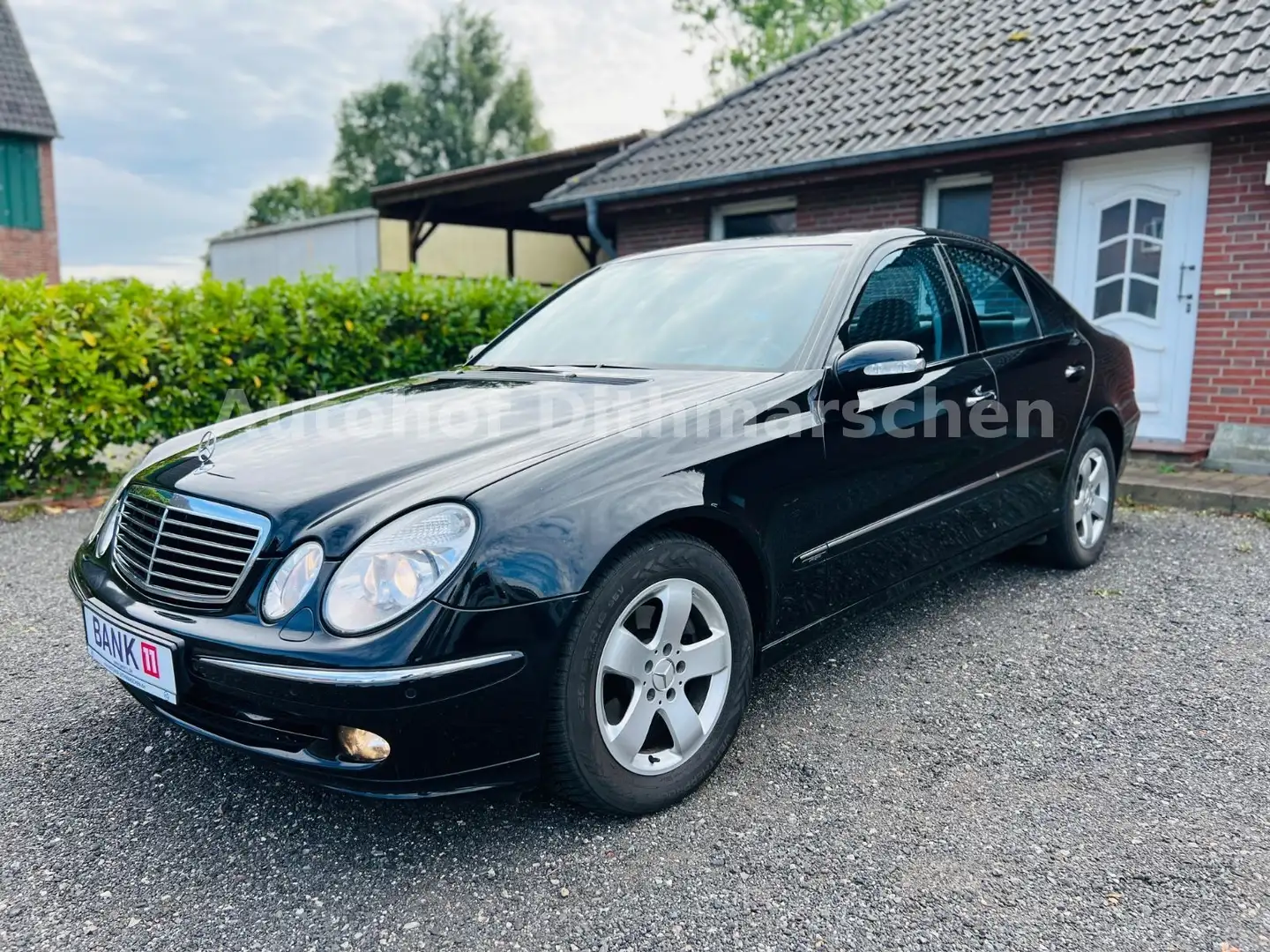 Mercedes-Benz E 200 Kompressor/Automatik/AHK/Klima/Navi/Leder Schwarz - 1