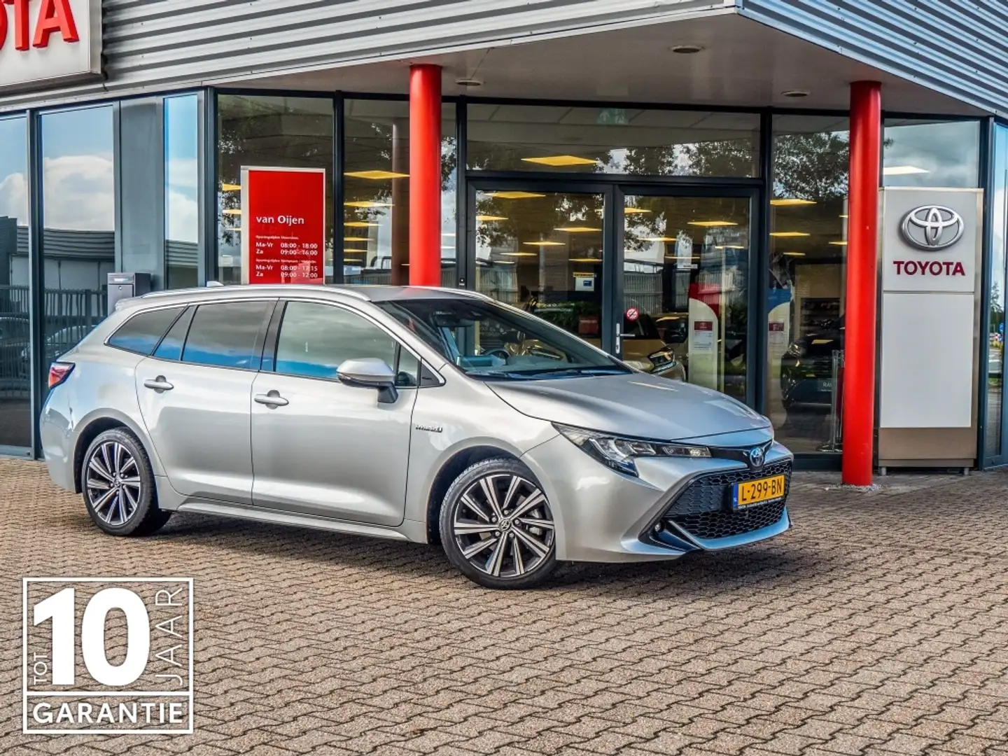 Toyota Corolla Touring Sports 2.0 Hybrid Dynamic Automaat Zilver - 1