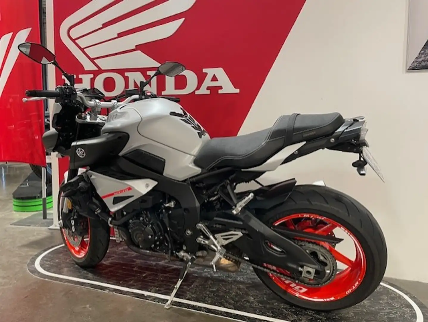 Yamaha MT-10 Gris - 2