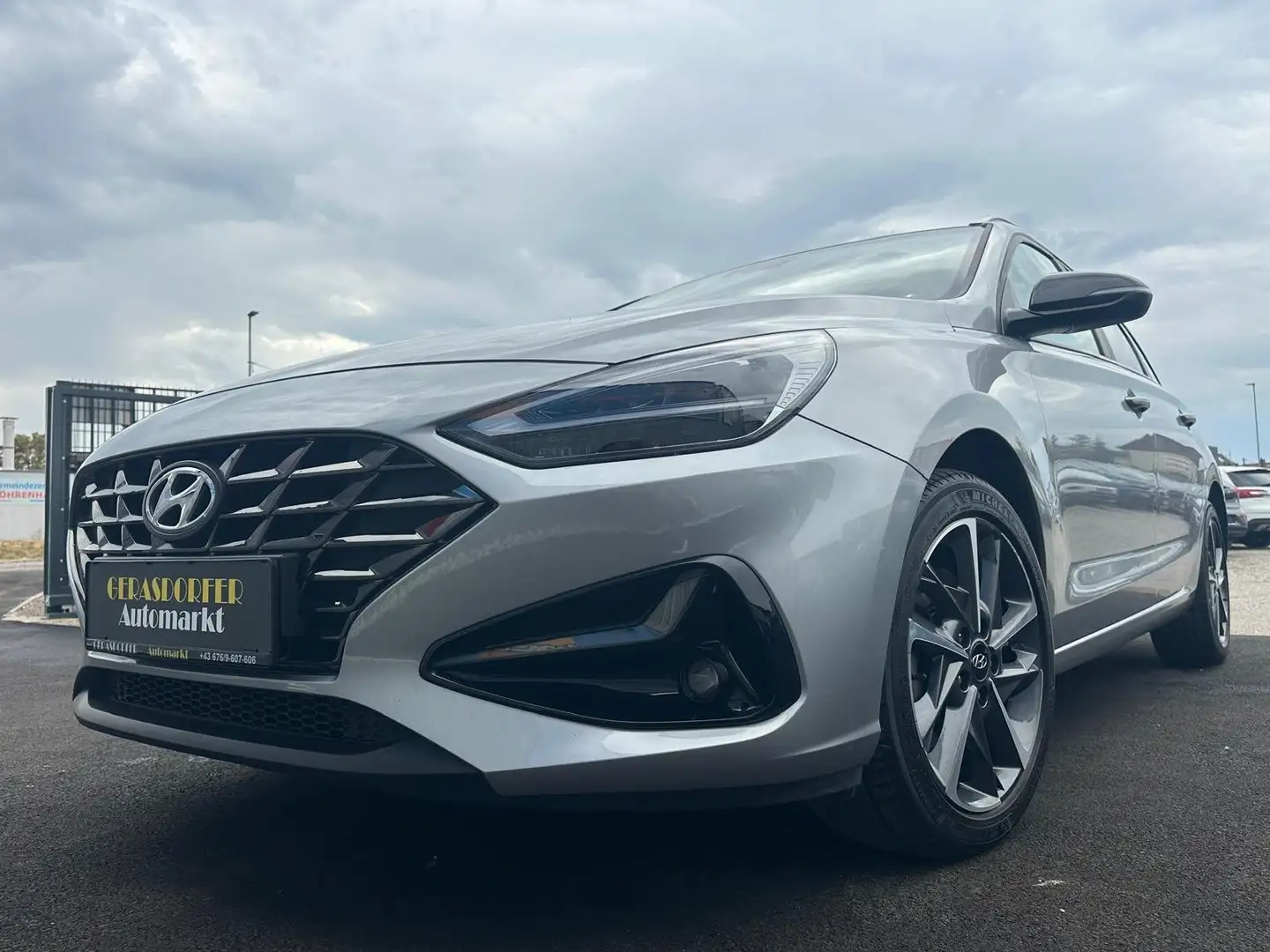 Hyundai i30 i30 CW 1,6 CRDi Feel Good **Finanzierung** Grau - 2