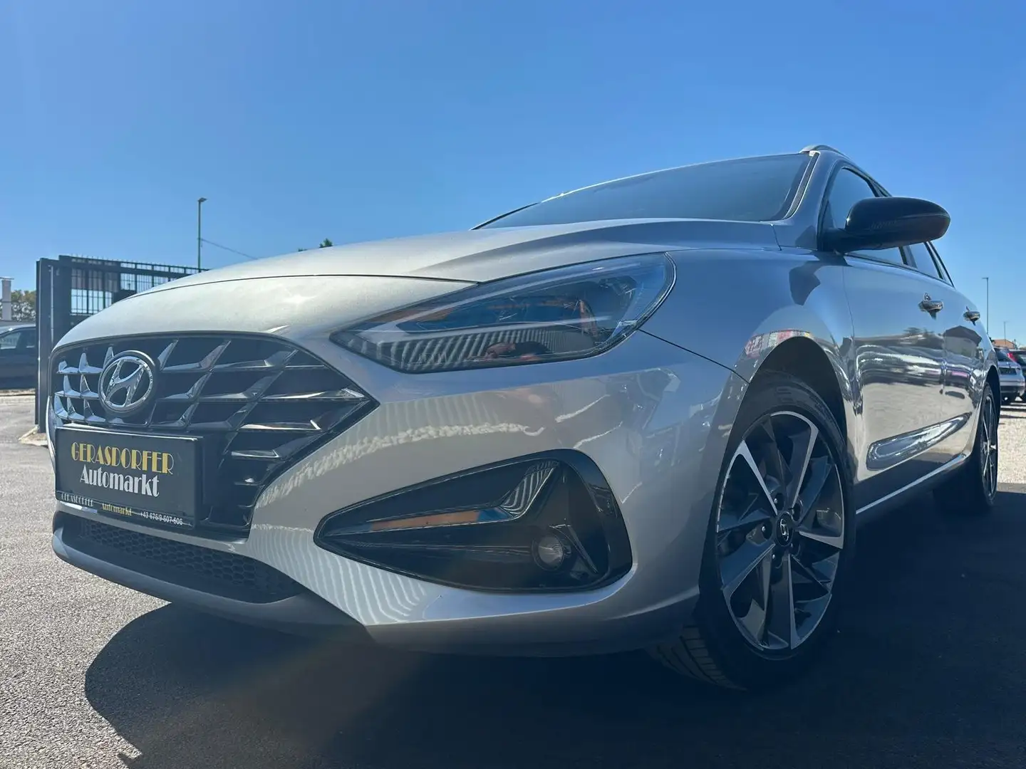 Hyundai i30 i30 CW 1,6 CRDi Feel Good **Finanzierung** Grau - 2
