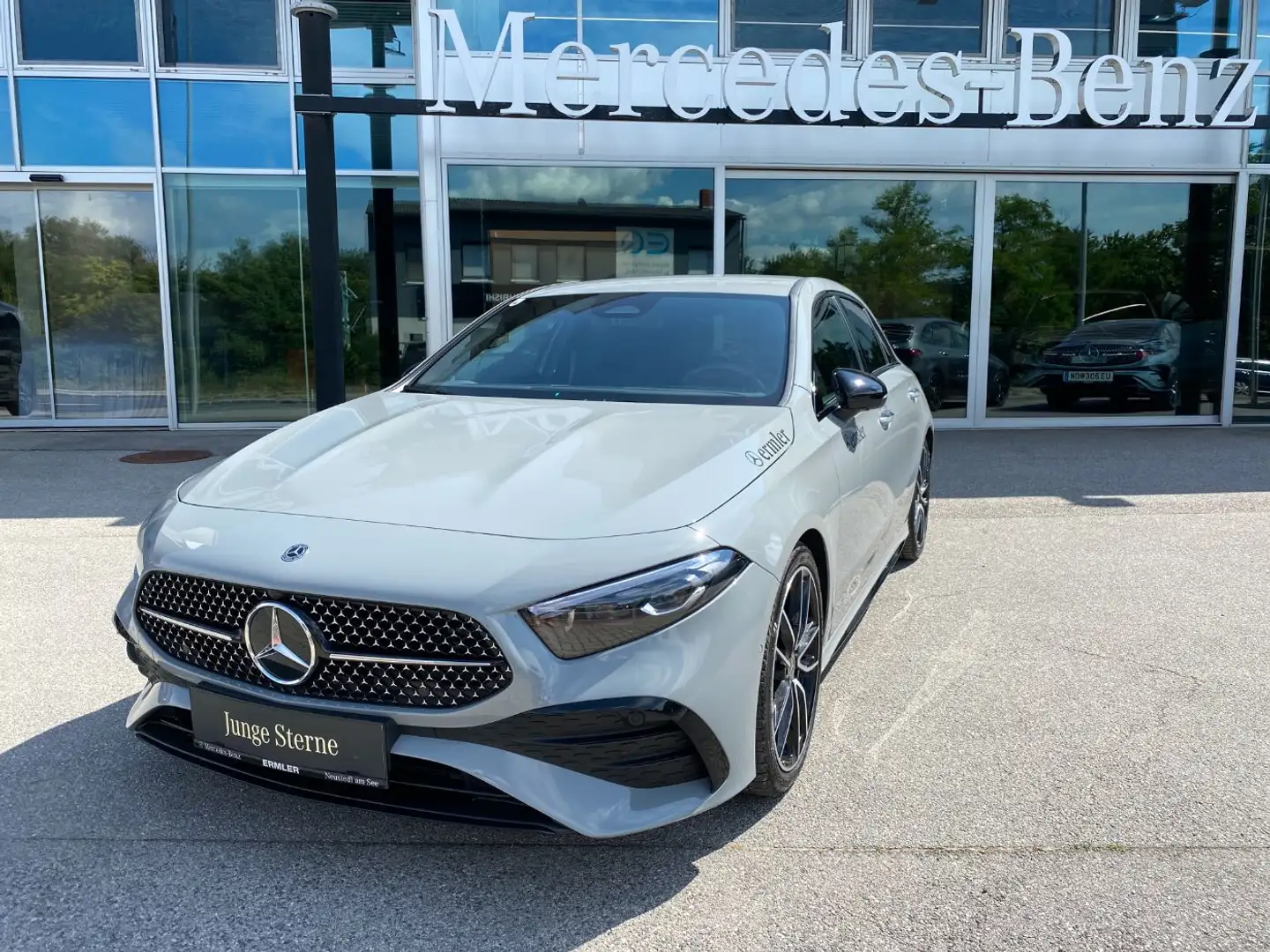 Mercedes-Benz A 180 d Kompaktlimousine Österreich-Edition PTS Grau - 2