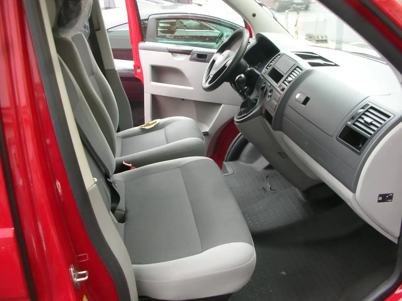 VOLKSWAGEN T5 TRANSPORTER 2.0 TDI 84CH - BVM - TVA DEDUCTIBLE - 123.000 KMS