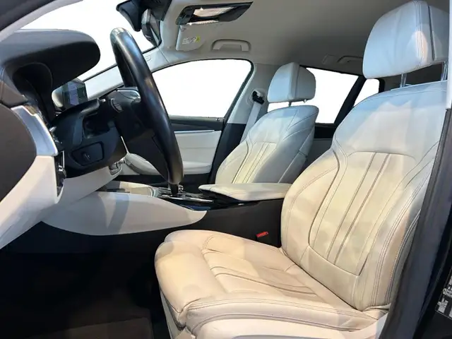 BMW 5 Series view 9