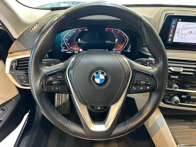 BMW 5 Series view 14