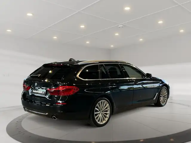 BMW 5 Series view 3