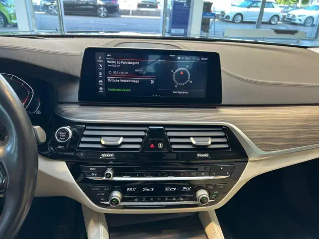 BMW 5 Series view 20