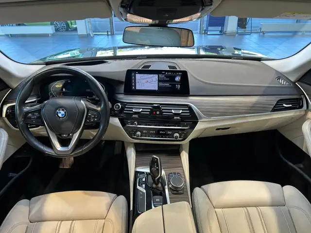 BMW 5 Series view 18