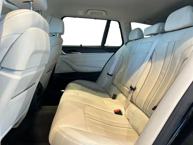 BMW 5 Series view 11