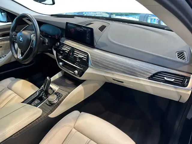 BMW 5 Series view 7