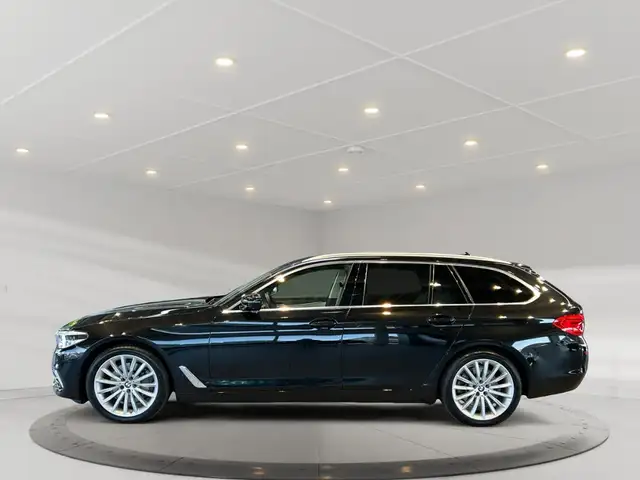 BMW 5 Series view 4