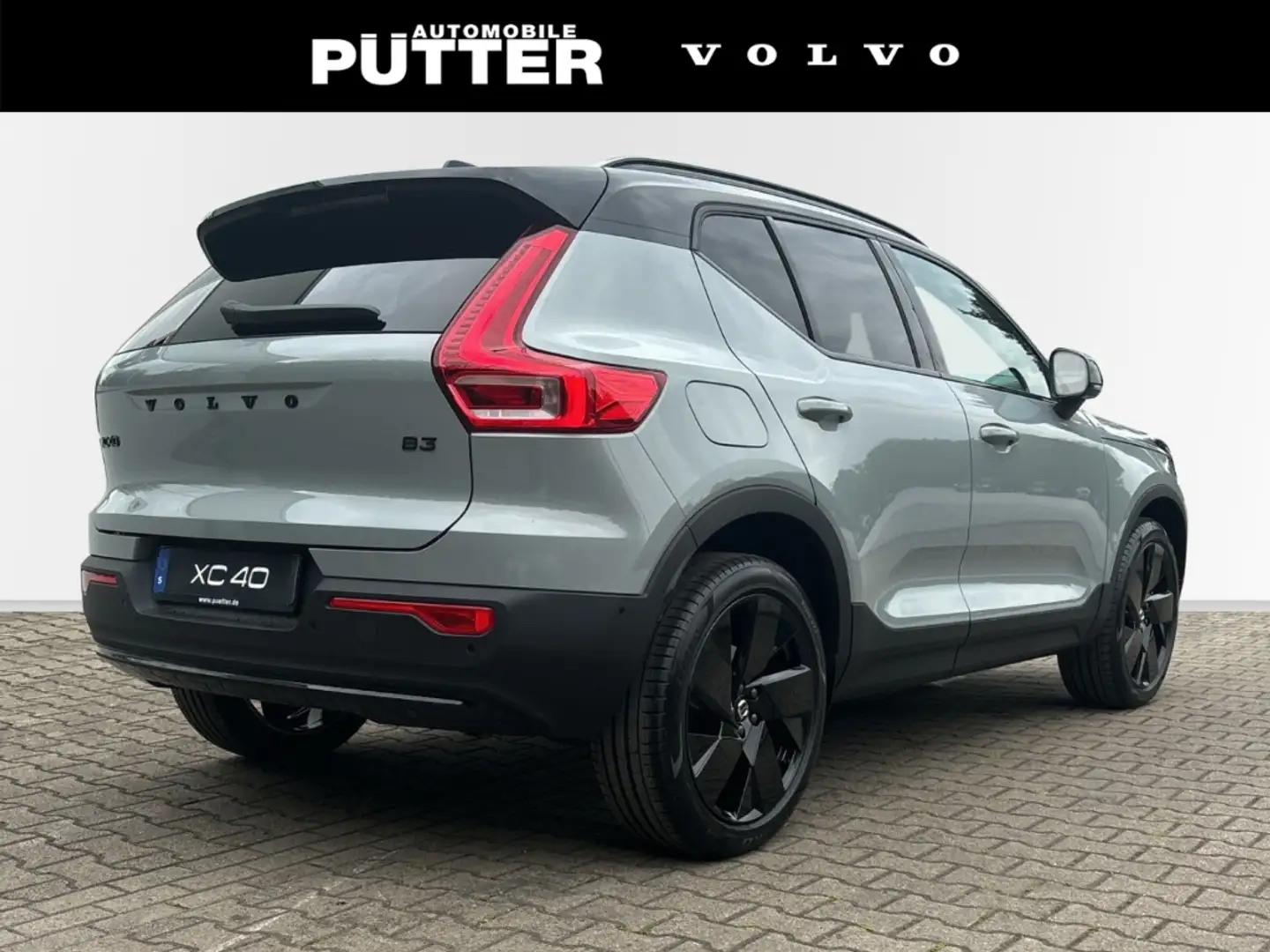 Volvo XC40 B3 Benzin Plus Black Edition 20'' ACC 360 Kamera H Grau - 2