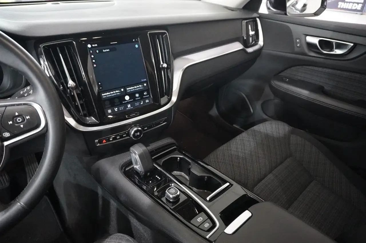 Volvo V60 Kombi T6 PHEV HYBRID AWD NAVI/LED/KAMERA/DAB, миниатюра 28