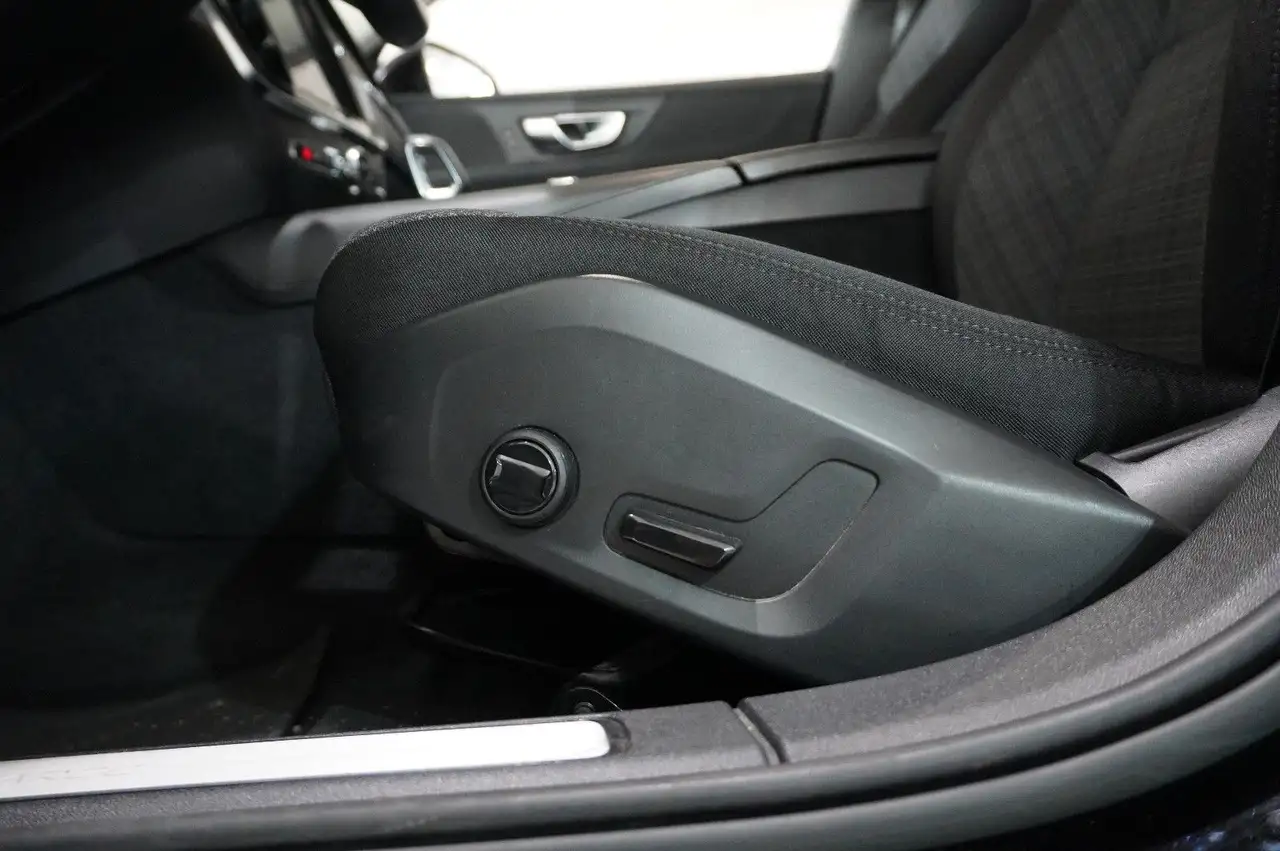 Volvo V60 Kombi T6 PHEV HYBRID AWD NAVI/LED/KAMERA/DAB, миниатюра 17