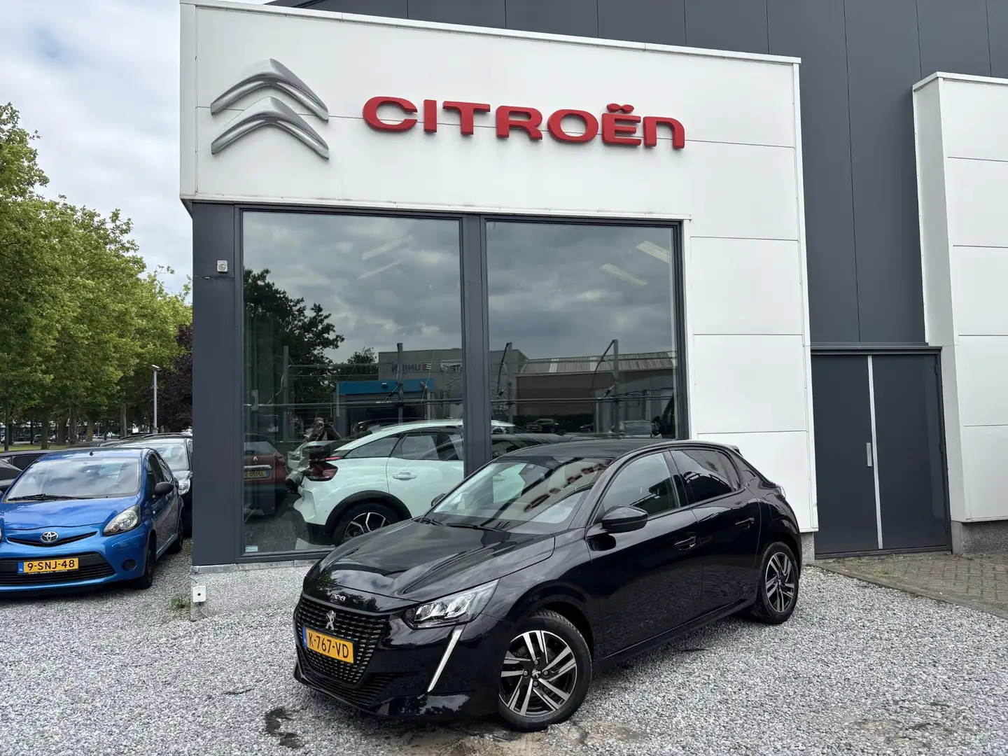 Peugeot 208 1.2 PureTech Allure Pack 100pk | Rijklaar geleverd Zwart - 2