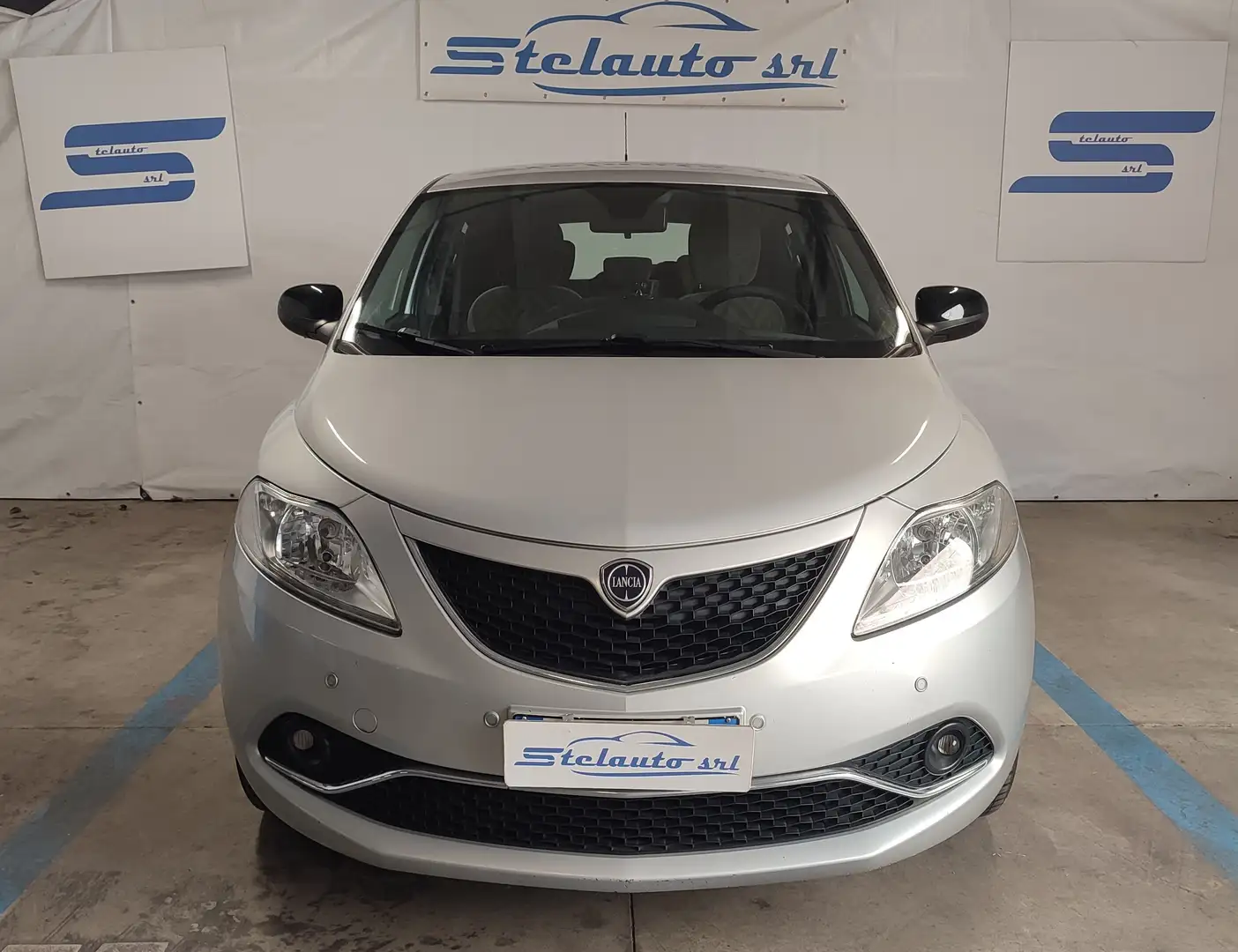 Lancia Ypsilon Ypsilon III 2011 1.2 8v Platinum 69cv NEOPATENTATO Argent - 1