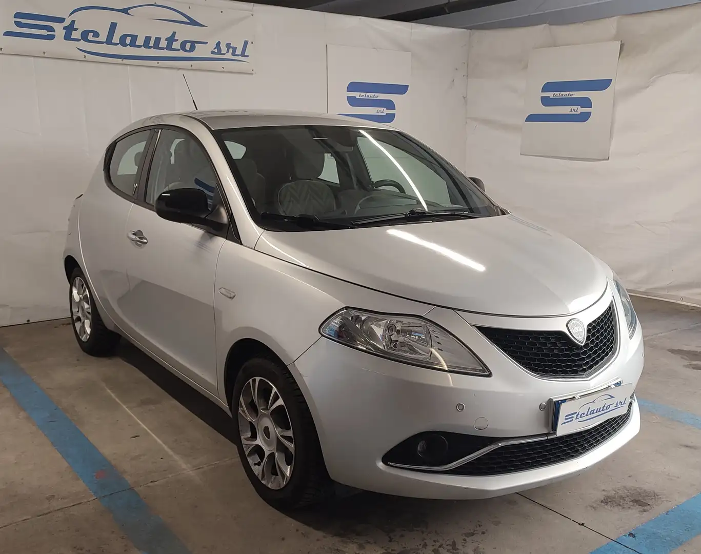 Lancia Ypsilon Ypsilon III 2011 1.2 8v Platinum 69cv NEOPATENTATO Argent - 2