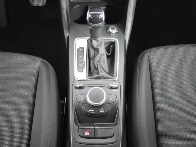 Audi Q2 view 12