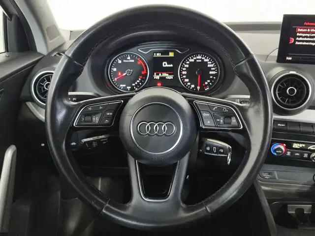 Audi Q2 view 9