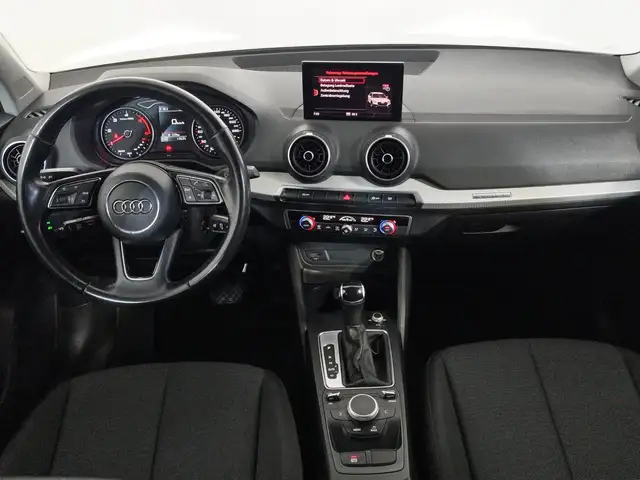 Audi Q2 view 8
