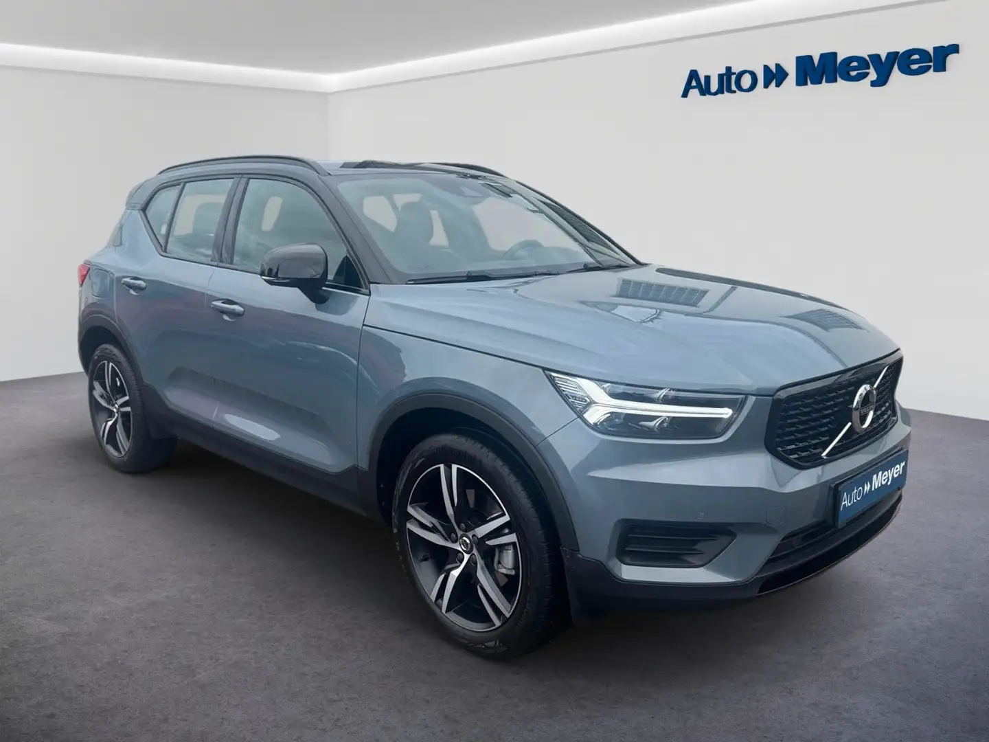 Volvo XC40 D4 AWD Geartronic R-DESIGN |19"|ACC|WR| Gris - 2