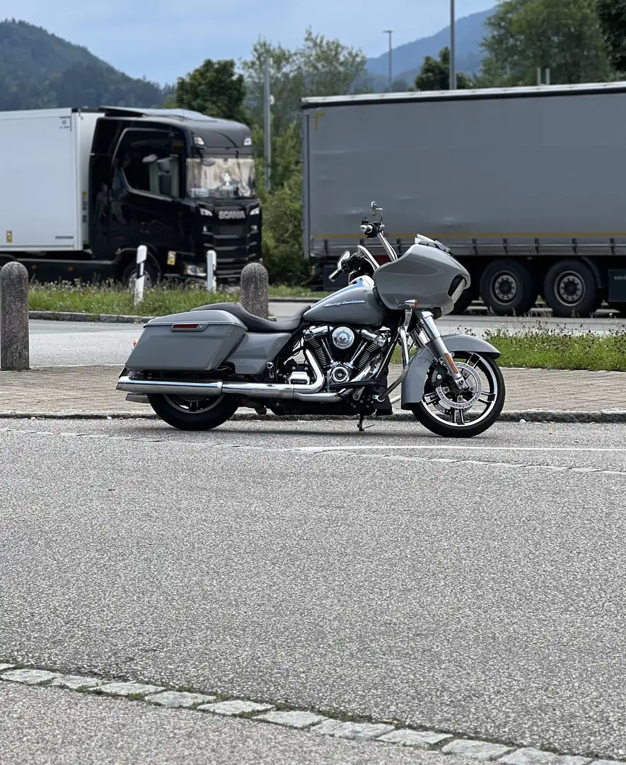Harley-Davidson Road Glide FLTRK Road Glide 114 CVO style Szürke - 1
