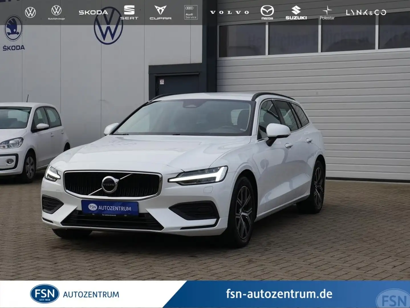 Volvo V60 B4 Diesel 197PS Core LEDER STANDHEIZUNG Blanco - 2