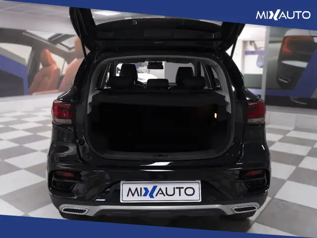 MG ZS view 7