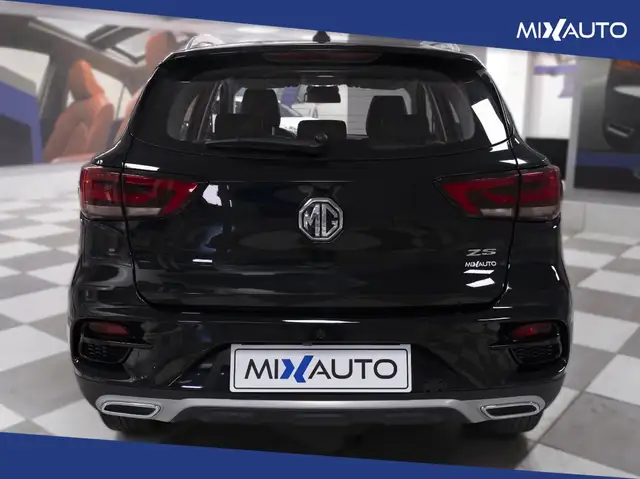 MG ZS view 4