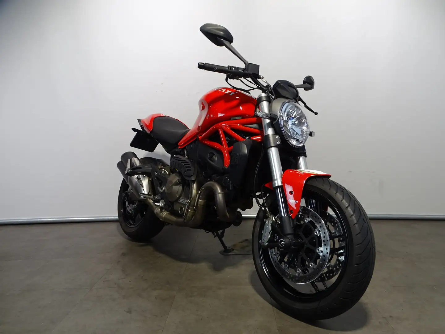 Ducati Monster 821 Rood - 2