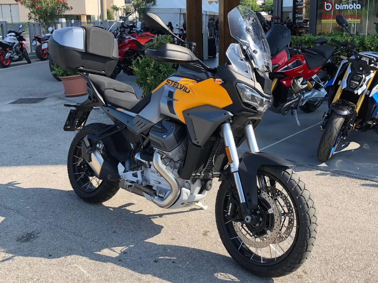 Moto Guzzi Stelvio - 2