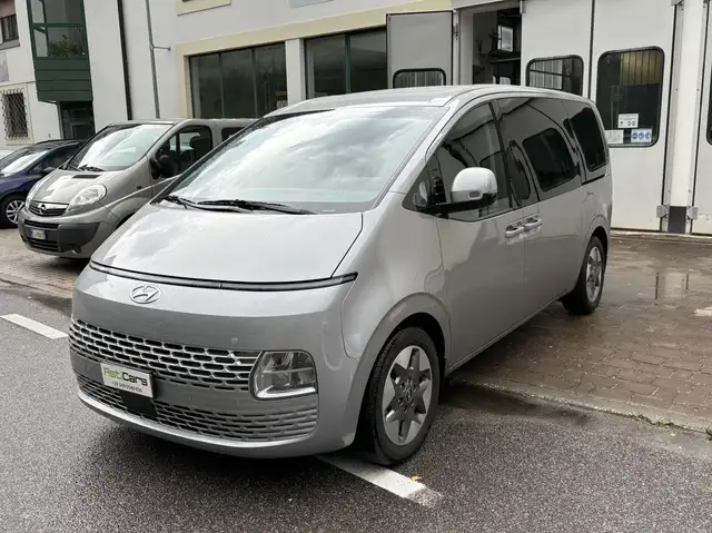 Hyundai STARIA 2.2 CRDi Automatic AWD LED Navi
