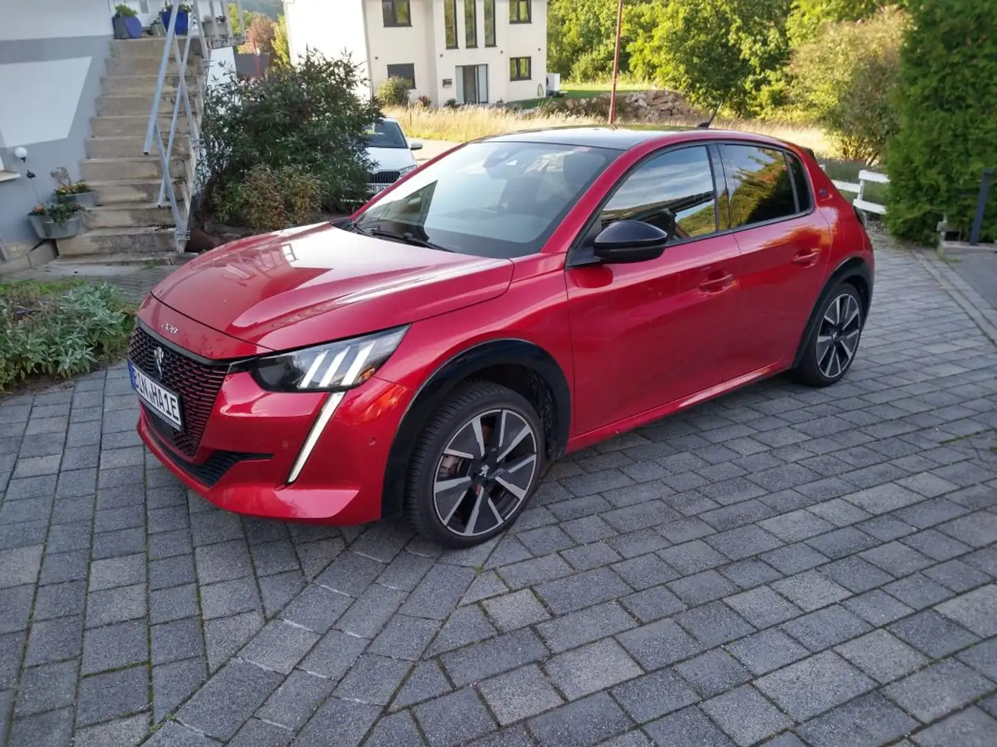 Peugeot 208 Elektromotor 136 GT Rojo - 1