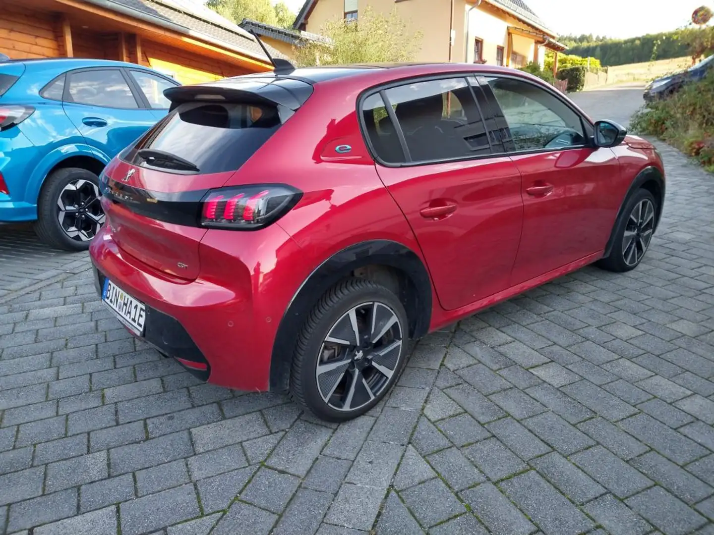 Peugeot 208 Elektromotor 136 GT Rojo - 2
