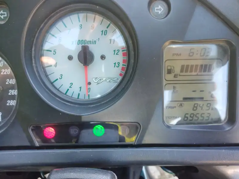 Honda VFR 800 - foto 2