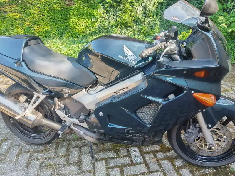 Honda VFR 800 - foto 6